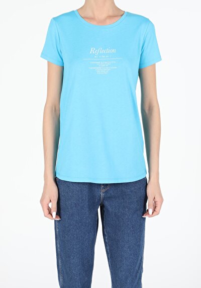 صورة من أزرق للنساء تي شيرت بأكمام قصيرة