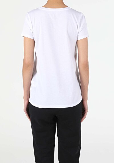 صورة من أبيض للنساء تي شيرت بأكمام قصيرة