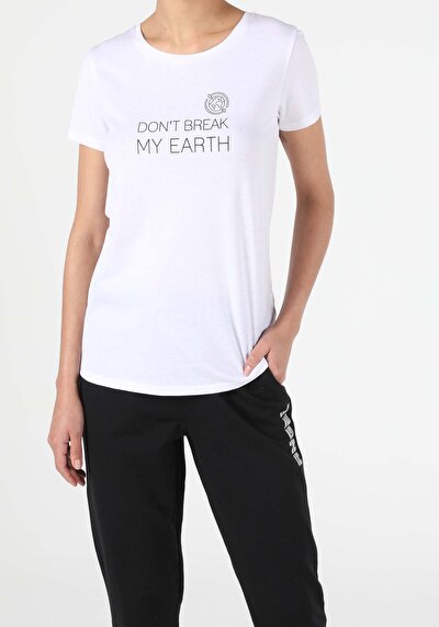 صورة من أبيض للنساء تي شيرت بأكمام قصيرة