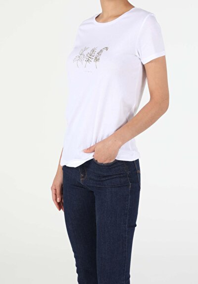 صورة من أبيض للنساء تي شيرت بأكمام قصيرة