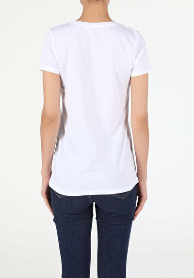 صورة من أبيض للنساء تي شيرت بأكمام قصيرة