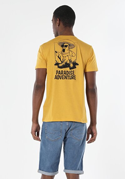 صورة من أصفر للرجال تي شيرت بأكمام قصيرة