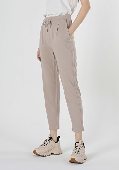 صورة من بيج للنساء بناطيل