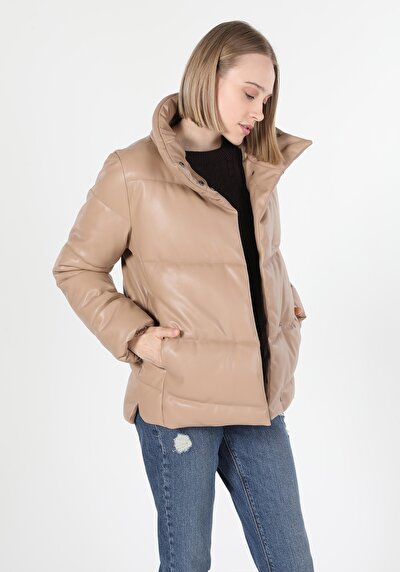 صورة من بيج للنساء جاكيت جلد