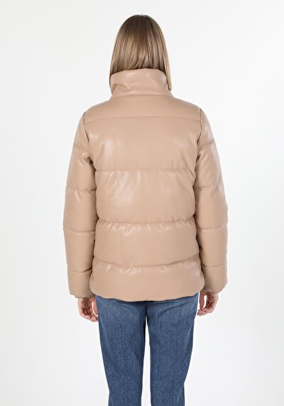 صورة من بيج للنساء جاكيت جلد