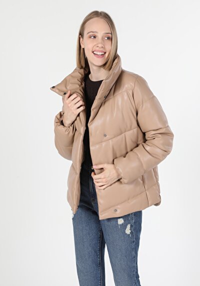 صورة من بيج للنساء جاكيت جلد