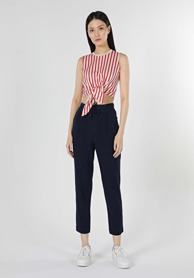 صورة من أزرق بحري للنساء بناطيل