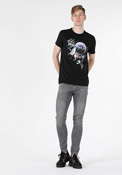 صورة من أسود للرجال تي شيرت بأكمام قصيرة