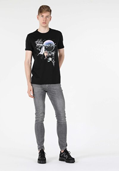 صورة من أسود للرجال تي شيرت بأكمام قصيرة