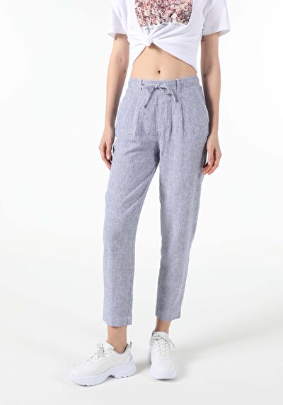 صورة من أزرق للنساء بناطيل