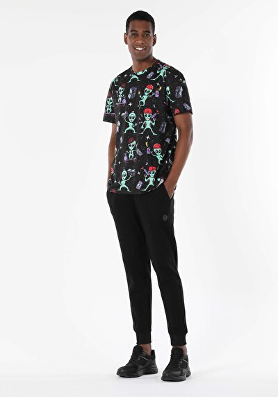 صورة من أسود للرجال تي شيرت بأكمام قصيرة