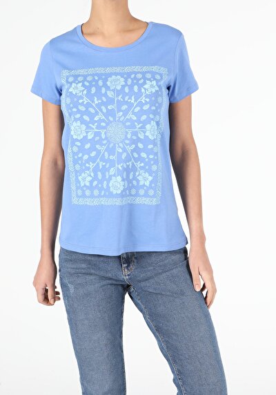 صورة من أزرق للنساء تي شيرت بأكمام قصيرة