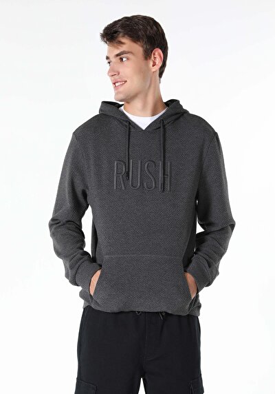 صورة من رمادي للرجال بلوز