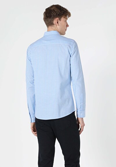 صورة من أزرق للرجال قميص كم طويل