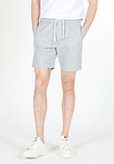 صورة من رمادي للرجال شورت