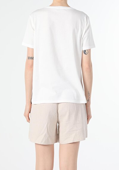 صورة من أبيض للنساء تي شيرت بأكمام قصيرة