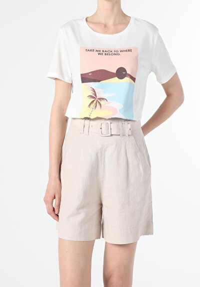 صورة من أبيض للنساء تي شيرت بأكمام قصيرة