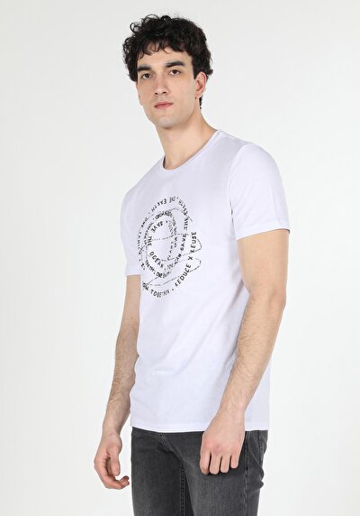 صورة من أبيض للرجال تي شيرت بأكمام قصيرة