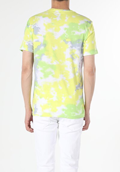 صورة من أصفر للرجال تي شيرت بأكمام قصيرة