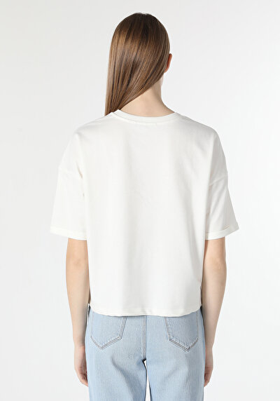 صورة من بيج فاتح للنساء تي شيرت بأكمام قصيرة