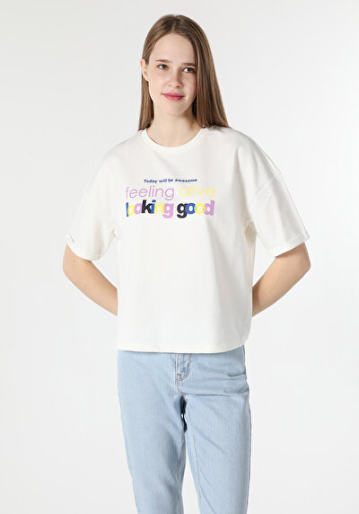 صورة من بيج فاتح للنساء تي شيرت بأكمام قصيرة