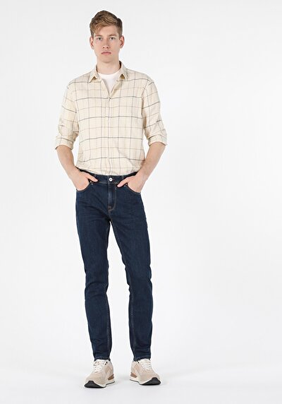 صورة من أبيض للرجال قميص  كم طويل