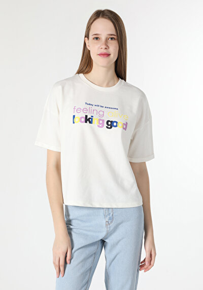 صورة من بيج فاتح للنساء تي شيرت بأكمام قصيرة