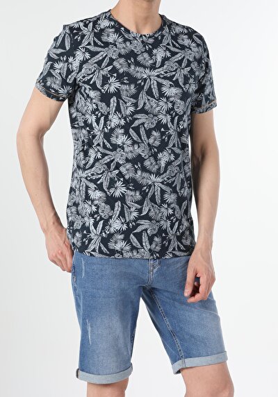 صورة من أزرق بحري للرجال تي شيرت بأكمام قصيرة