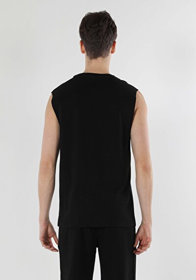 صورة من أسود للرجال رياضي