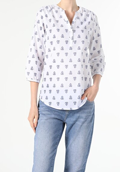 صورة من أبيض للنساء بلوزة كم طويل