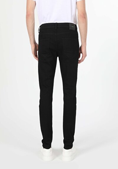 صورة من أزرق للرجال بناطيل