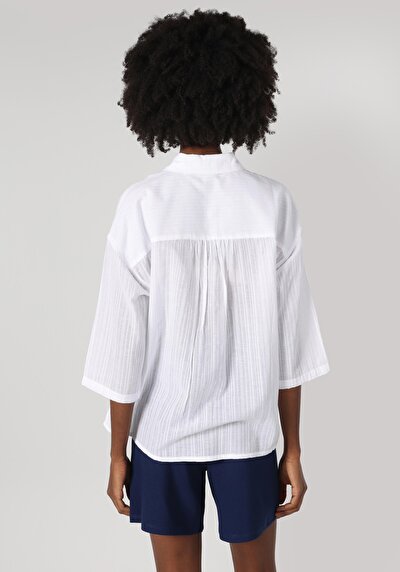 صورة من أبيض للنساء قميص كم طويل