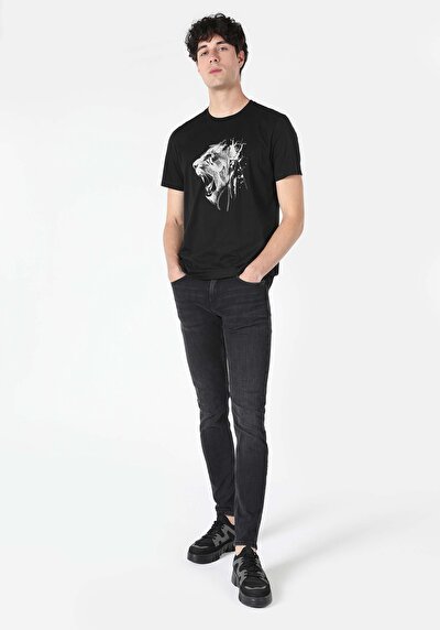 صورة من أسود للرجال تي شيرت بأكمام قصيرة