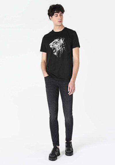 صورة من أسود للرجال تي شيرت بأكمام قصيرة