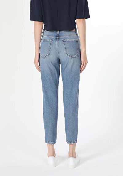 صورة من أزرق للنساء بناطيل