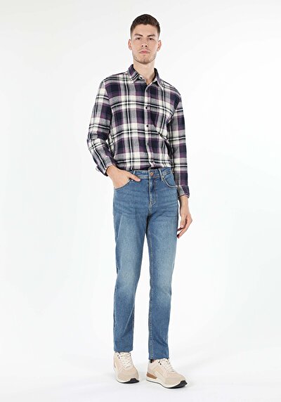 صورة من دينيم للرجال بناطيل