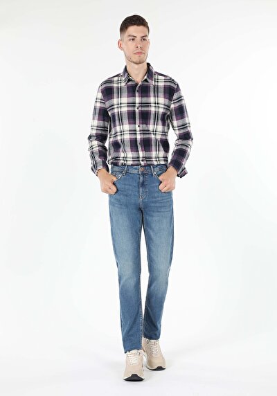 صورة من دينيم للرجال بناطيل