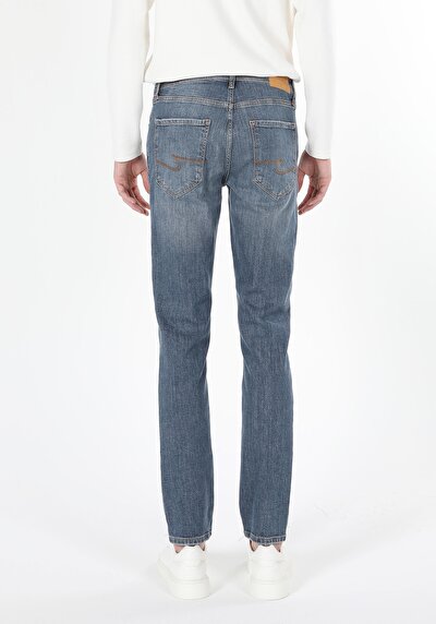 صورة من دينيم للرجال بناطيل