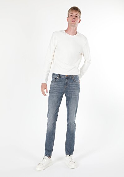 صورة من دينيم للرجال بناطيل