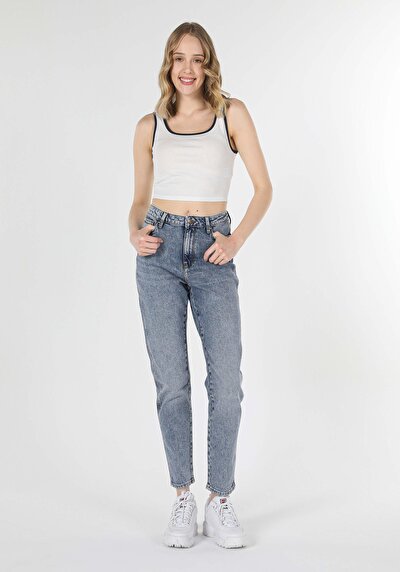 صورة من دينيم للنساء بناطيل