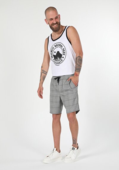صورة من رمادي للرجال شورت