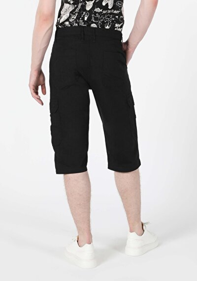 صورة من أسود للرجال شورت