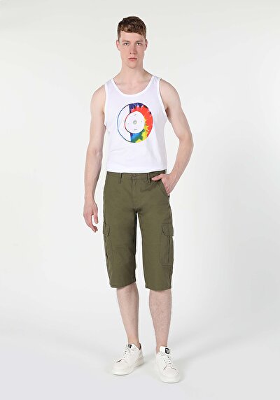 صورة من كاكي للرجال شورت