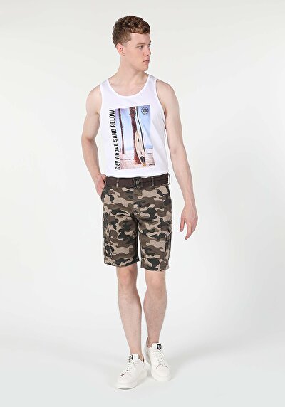 صورة من كاكي للرجال شورت