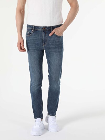 صورة من أزرق للرجال بناطيل