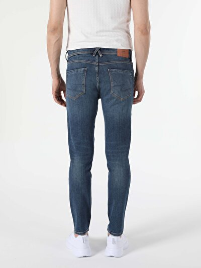 صورة من أزرق للرجال بناطيل