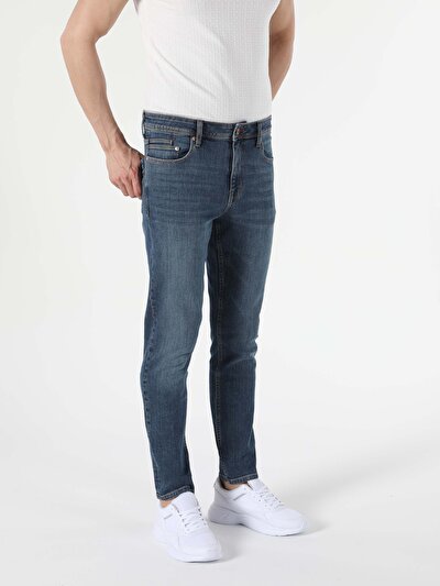 صورة من أزرق للرجال بناطيل