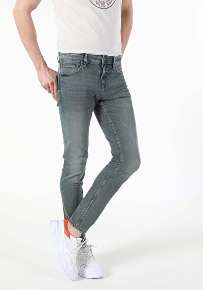 صورة من أزرق للرجال بناطيل