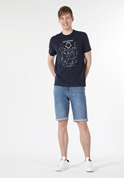 صورة من أزرق بحري للرجال تي شيرت بأكمام قصيرة