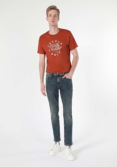 صورة من أزرق للرجال بناطيل